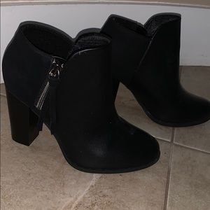 Black heeled boots